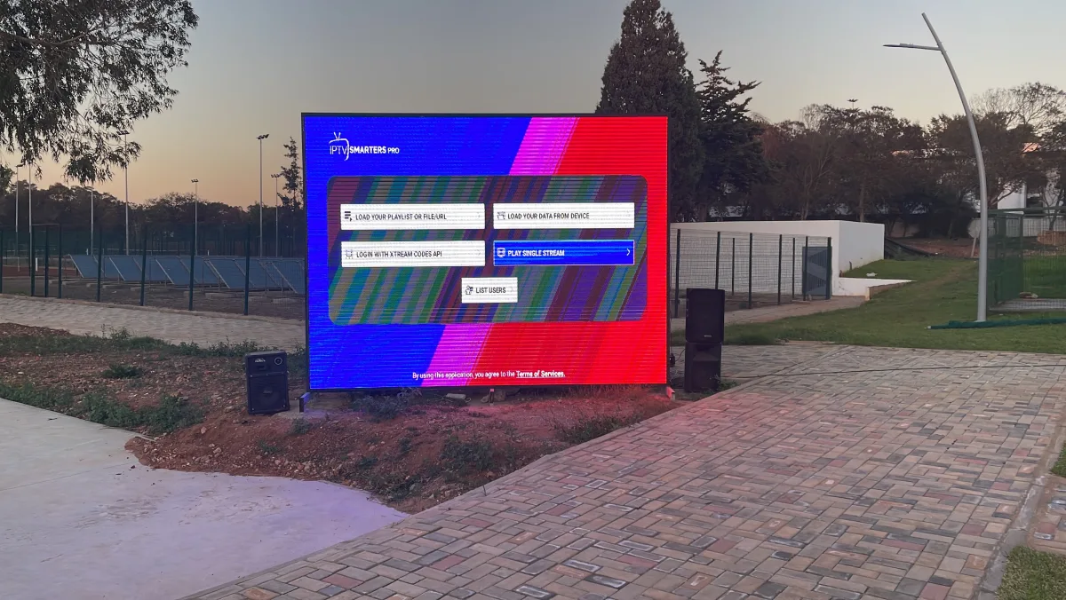 Écran LED extérieur installé au Maroc par Fekra Systems